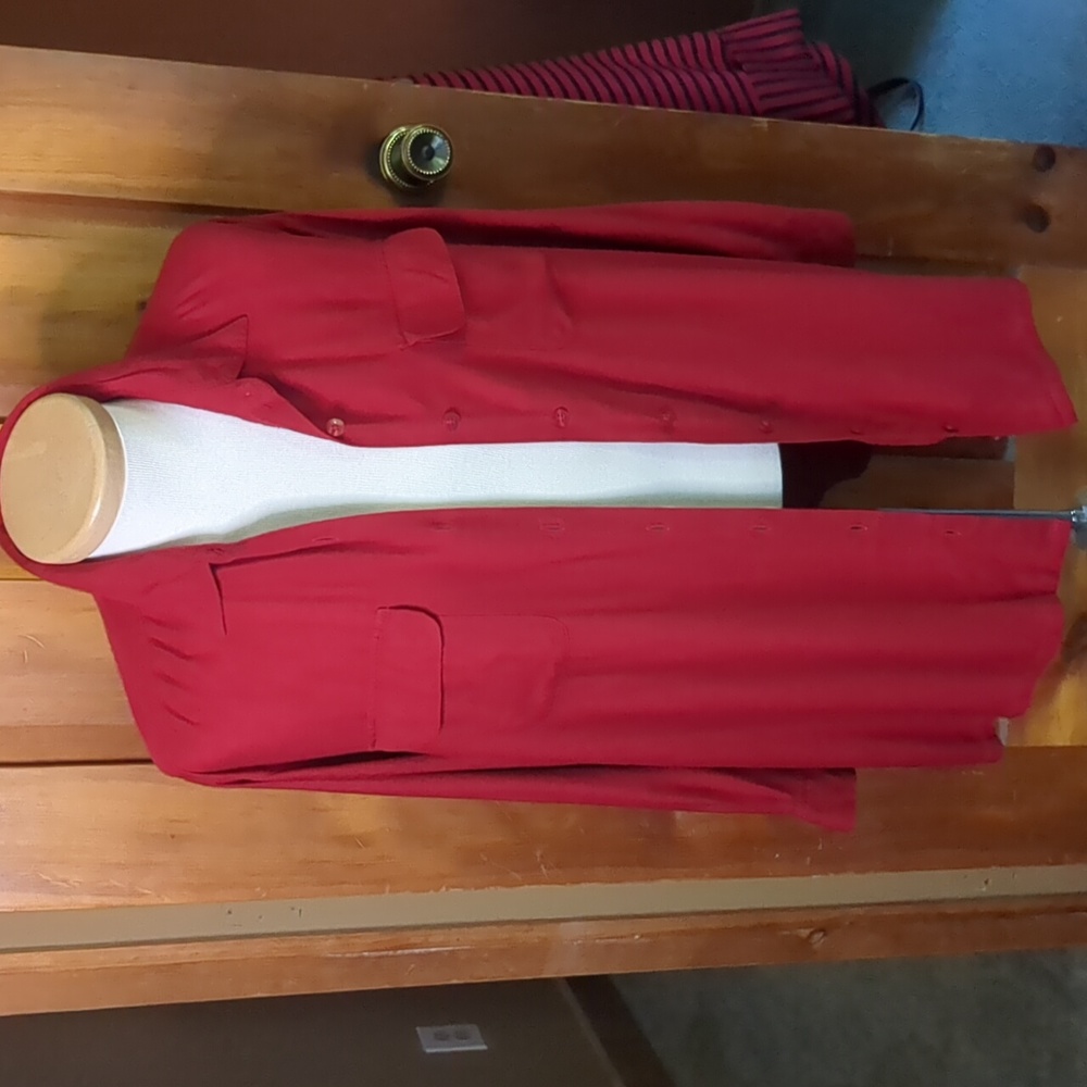 CAROLINA COLORS* plus red button down 2 front pockets long sleeve, collar